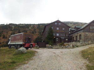 Dodávka pelet do Martinovy boudy v Krkonoších