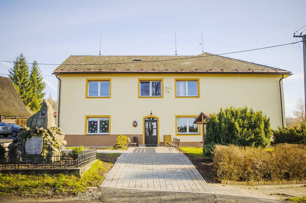 Dobřanská škola (Zdroj: denik.cz)
